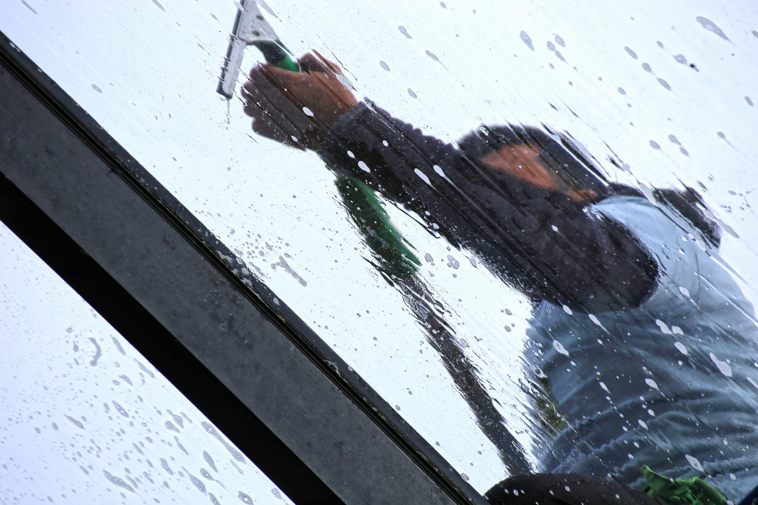 Fensterreinigung mit Abzieher